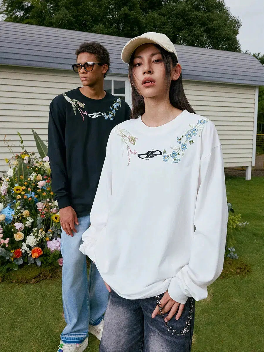 Floral Embroidered Long-Sleeved Pullover